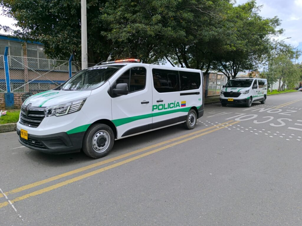 Van Patrulla entregadas por Cóndor Carrocerías a la policía Nacional